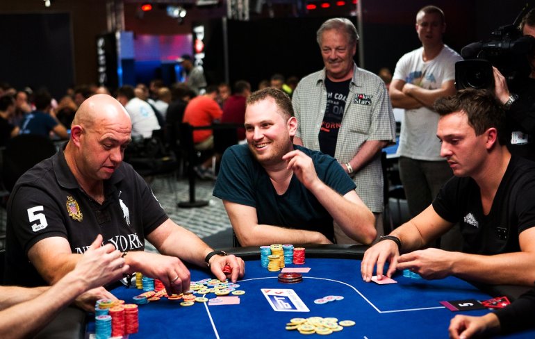 3 players at blackjack table