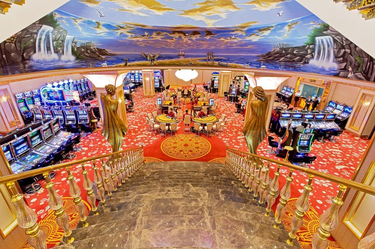 Leogrand Casino table games