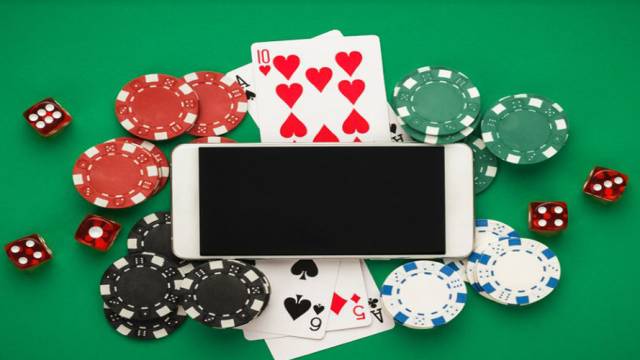 Why online gambling is more dangerous than casino gambling