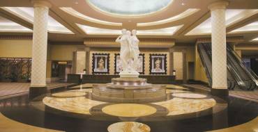 Caesars Windsor Hotel and Casino: Luxurious interior