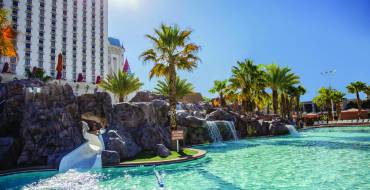 Excalibur Hotel & Resort Casino Las Vegas: Vacationing by the pool