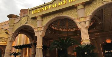 Legend Palace Casino & Hotel Macau: Entrance group