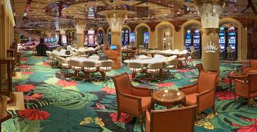 Royal Casino SPA & Hotel Resort: Gambling space