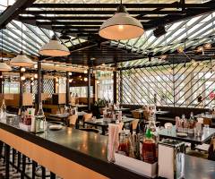 Marina Bay Sands: Black Tap Craft Burgers and Beer